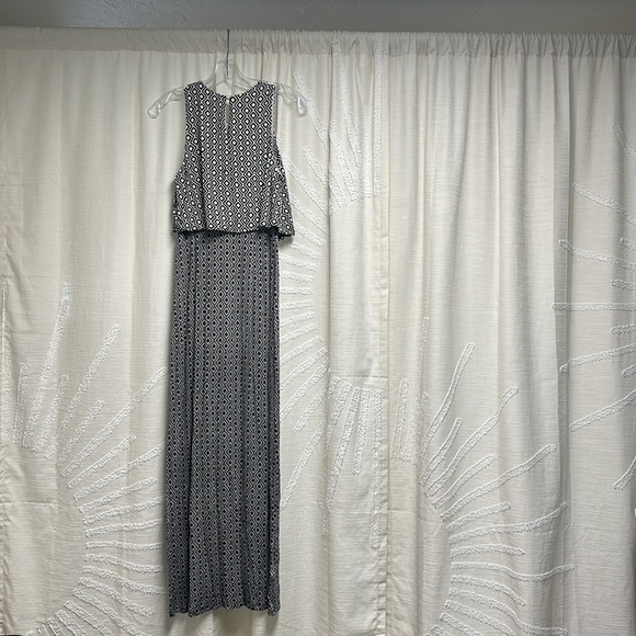 Loft size SP Aztec Dual Print Black/ivory Tank Maxi Dress w/pearl back closure - Picture 2 of 2